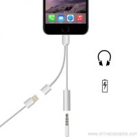 For IPhone7 headset charging transfer cable to 3.5mm charge  ipone 7 and listen to music at the same time 3